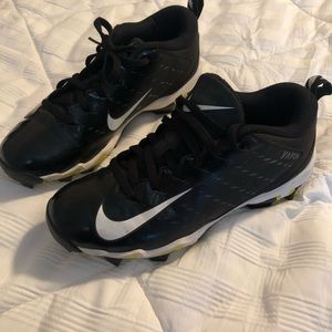 Nike cleats Boys baseball / Football size 3.5 Y